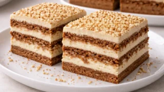 Ciasto Chałwowiec bez pieczenia – prosty przepis na kremowy deser