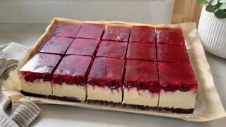 Ciasto z wiśniami bez pieczenia – prosty przepis na lekki deser