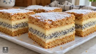 Ciasto Maurycy - prosty przepis na miodowy blat z masą grysikową