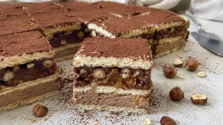 Ciasto Ferrero Rocher  – prosty deser bez pieczenia z kajmakiem i orzechami