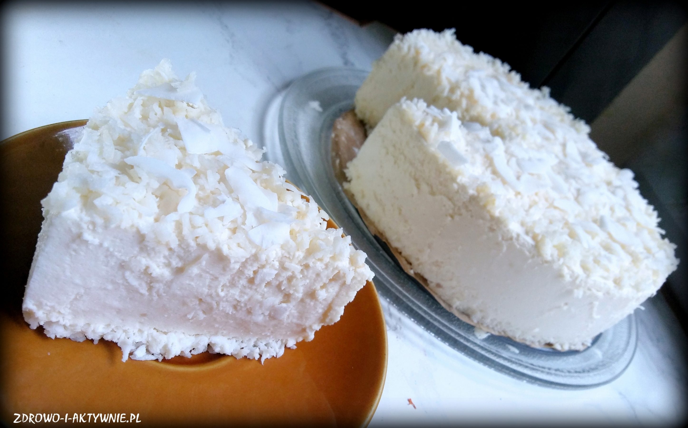 Ciasto Śnieżka na kokosowym spodzie bez pieczenia