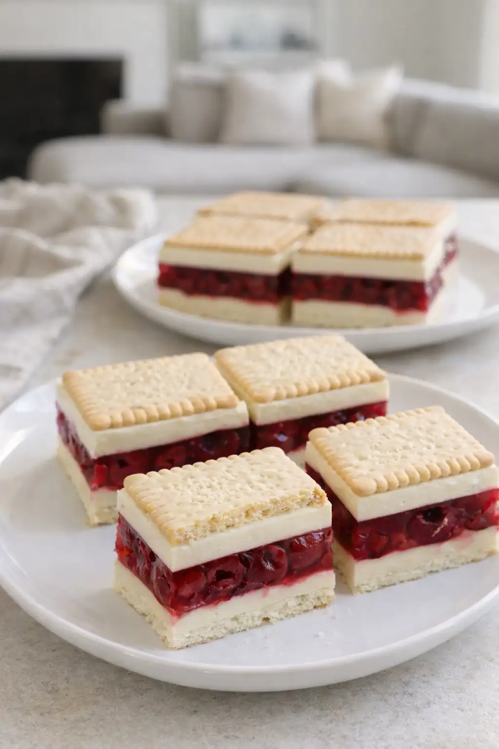 Ciasto Kanapka wiśniowa – prosty przepis na lekki deser bez pieczenia