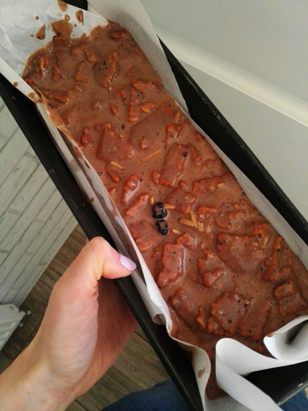 Blok czekoladowy z aronią i migdałami