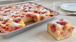 BUDYNIOWE CIASTO Z TRUSKAWKAMI – prosty przepis na pyszny deser