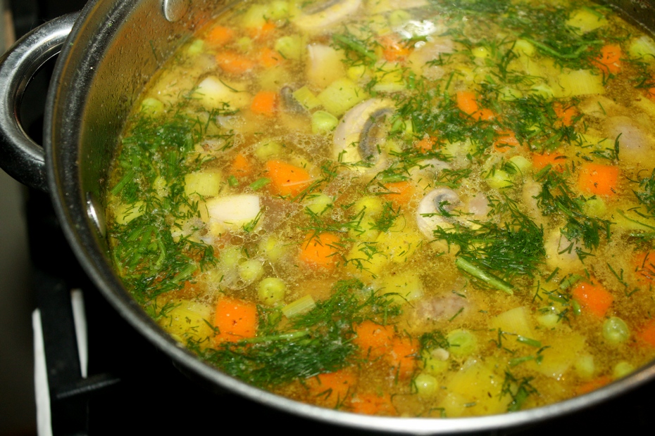 Zupa pieczarkowa z zielonym groszkiem