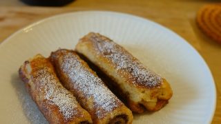 Cynamonowe roladki z chleba i nutelli