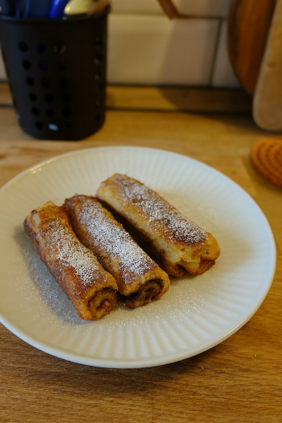 Cynamonowe roladki z chleba i nutelli