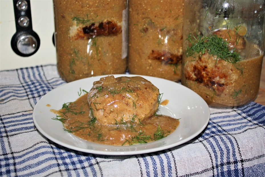 Kotlet mielony w sosie pieczeniowo-koperkowym, danie do słoika