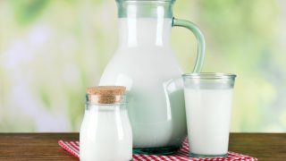 Jak sprawdzić świeżość mleka