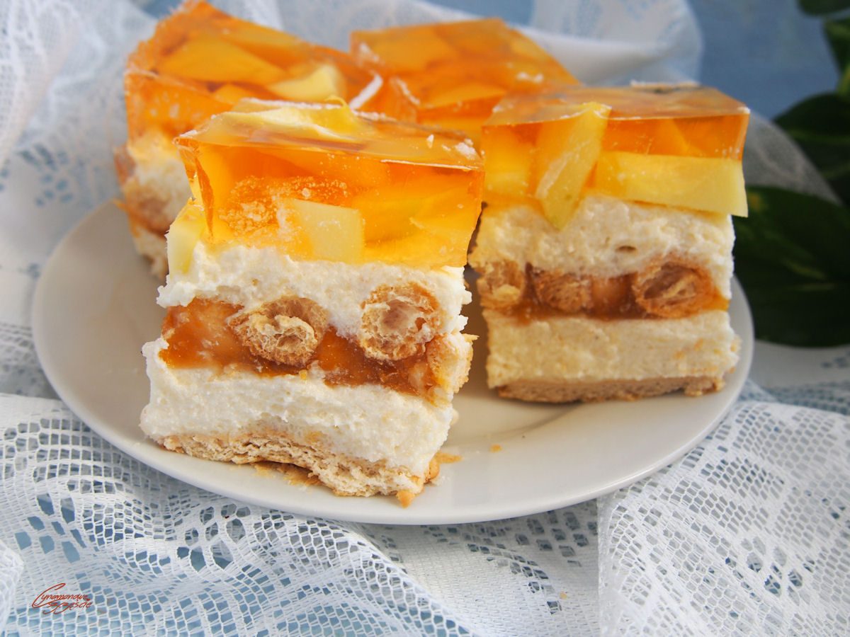 Ciasto z kaszą manną i owocami bez pieczenia