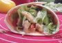 Tortilla z kurczakiem w sosie pomidorowym, chrzanowym i czosnkowym