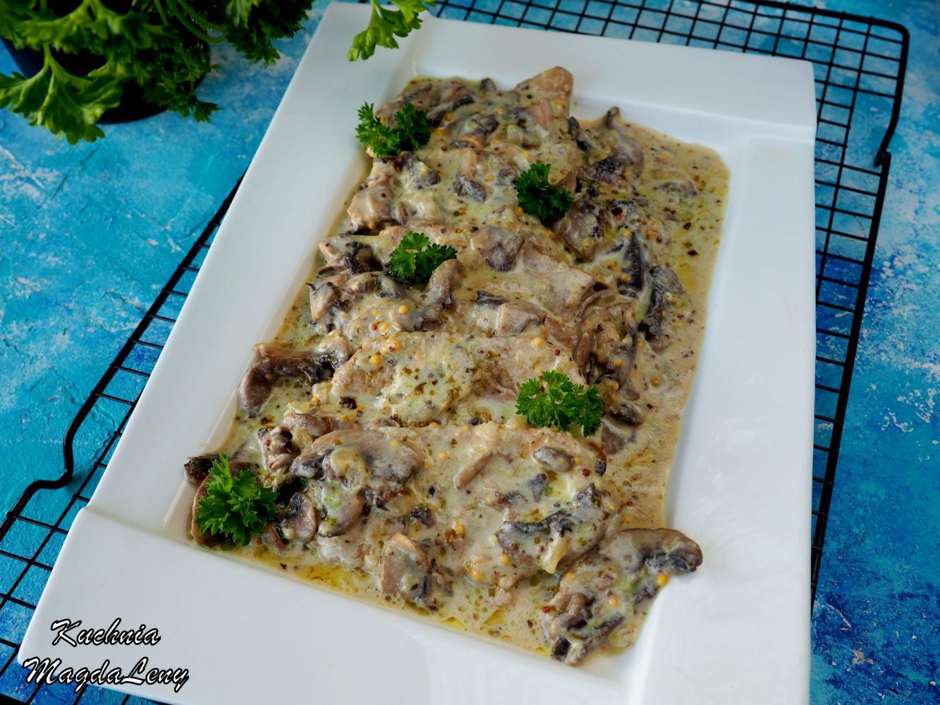 Schab z pieczarkami w sosie musztardowym