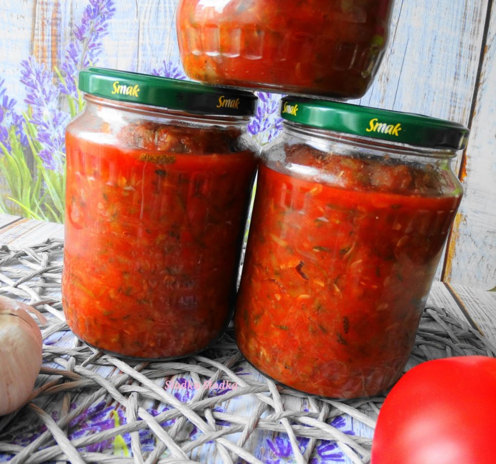 Cukinia w sosie pomidorowym do słoików na zimę
