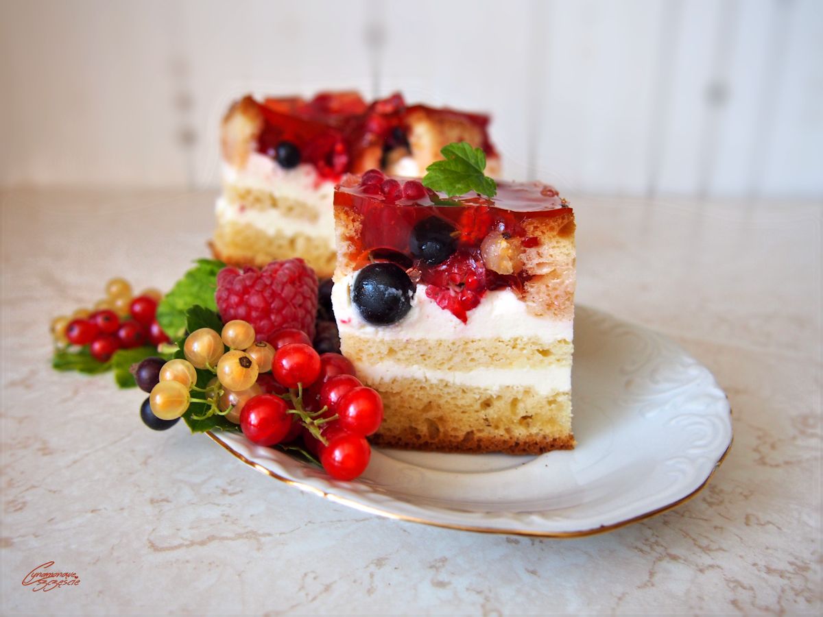 Letnia kostka owocowa