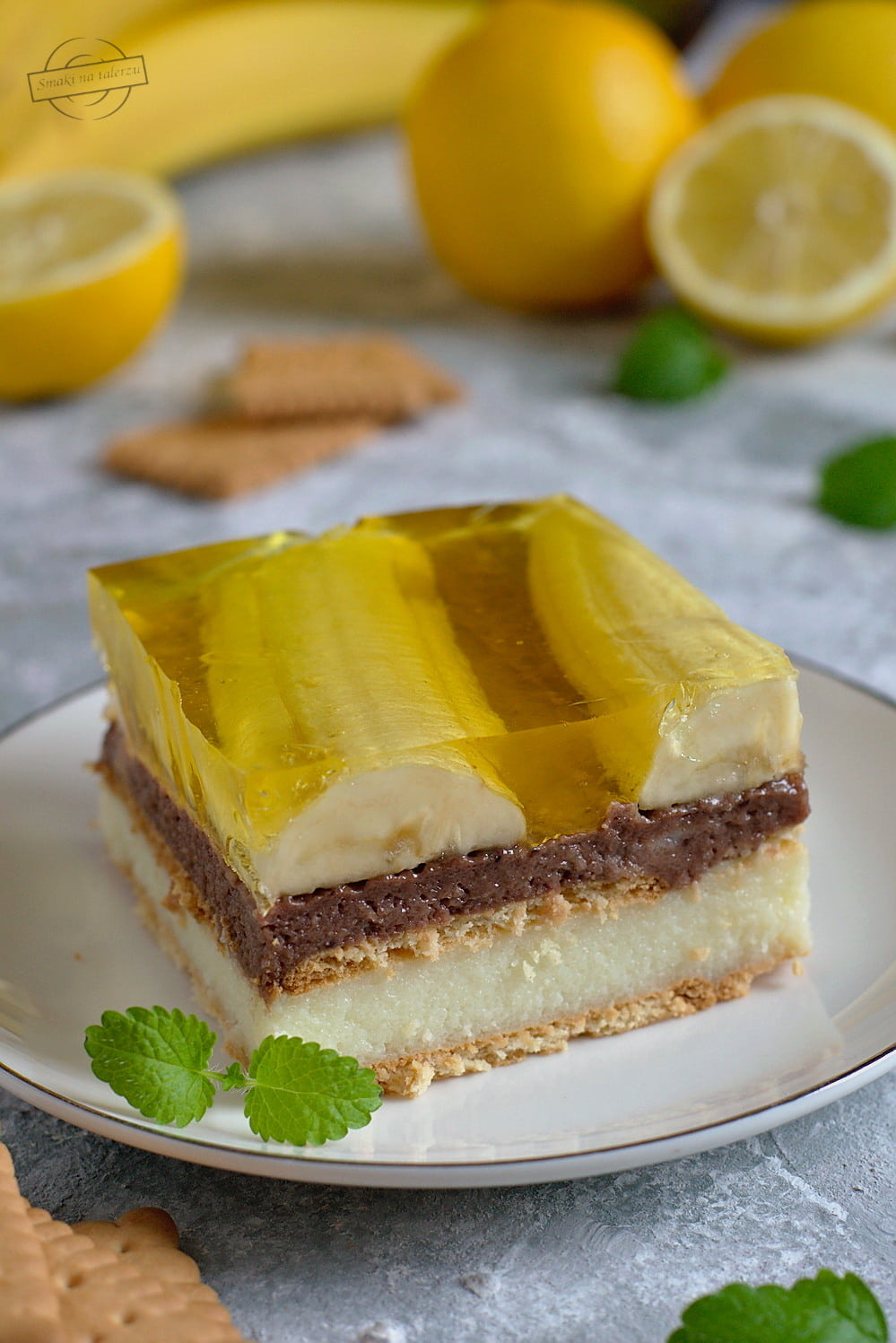 Grysikowiec z bananami i galaretką - bez pieczenia