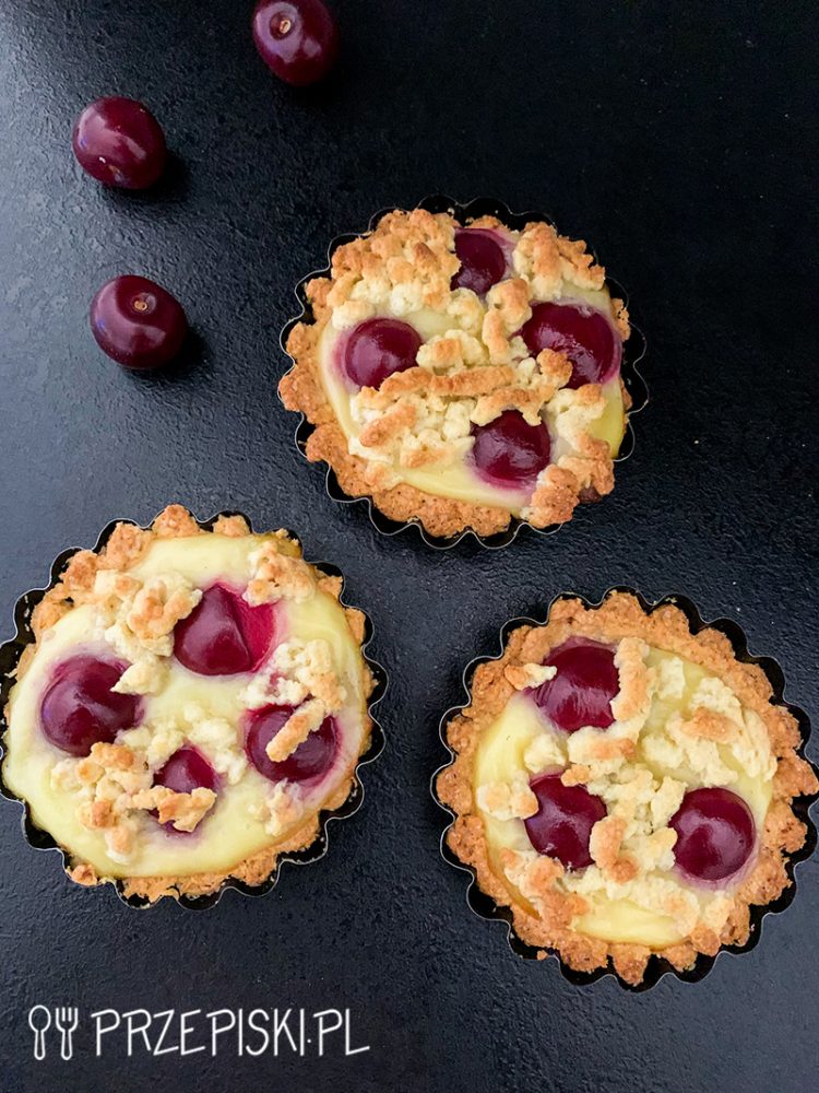 Mini Tarta z Budyniem i Wiśniami