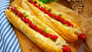 Najlepsze domowe Maxi Hot Dogi z karmelizowaną cebulą