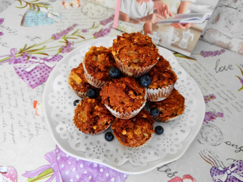 Muffinki owsiano – migdałowe z jabłkami i czekoladą