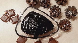 Jak URATOWAĆ ZWARZONĄ polewę czekoladową? Bardzo prosto!