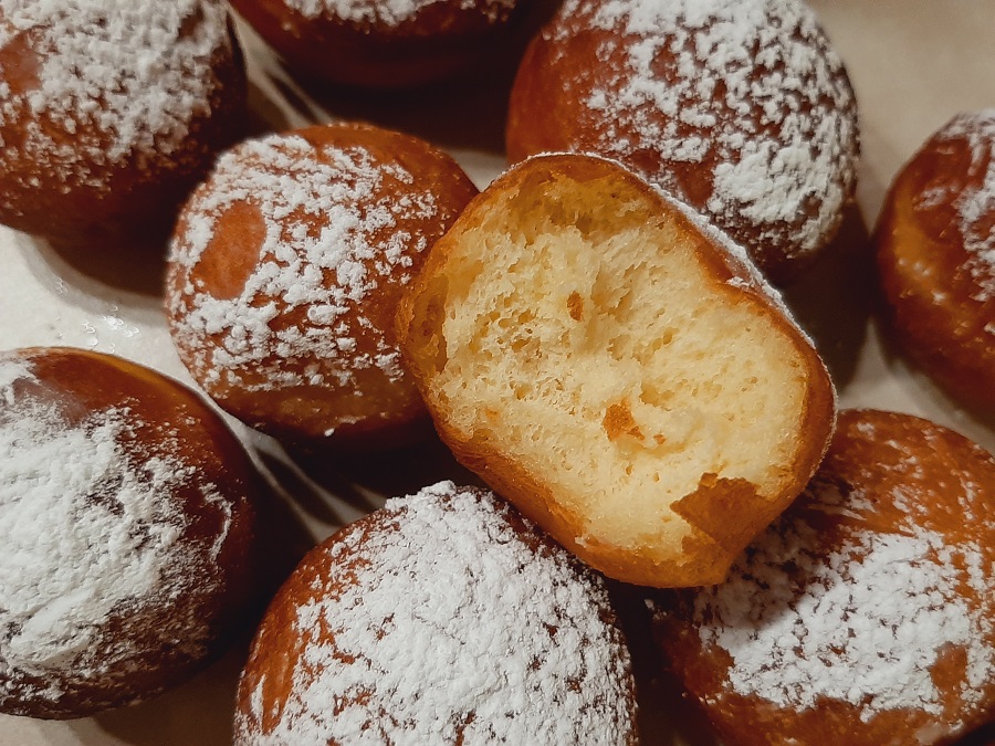 Mini pączki z dodatkiem mąki kukurydzianej