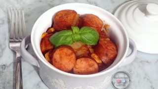 Kiełbasa w sosie pomidorowym