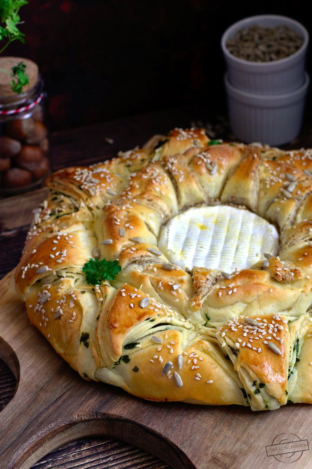 Jogurtowy wieniec chlebowy