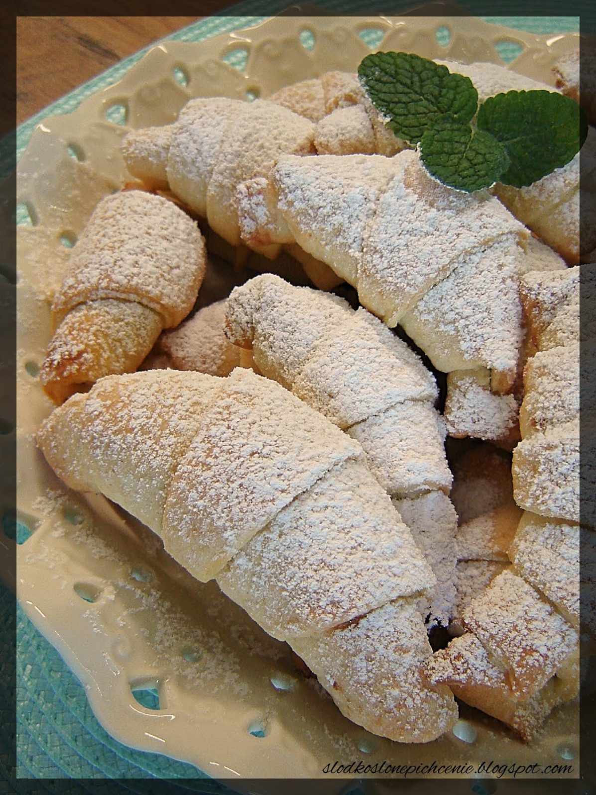 Kruche rogaliki z marmoladą