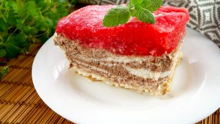 Arbuzowy sernik na zimno – orzeźwiające ciasto bez pieczenia