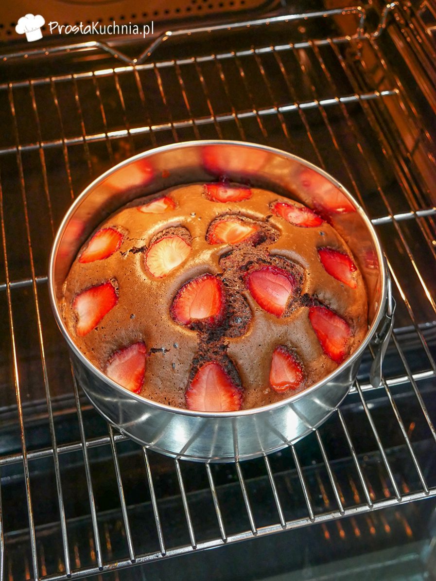 Ciasto kakaowo-truskawkowe
