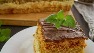 Ciasto Miodowe Lata – miodownik, sernik i szarlotka w jednym