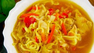 Zupa chińska z kurczakiem i makaronem – szybki i prosty przepis