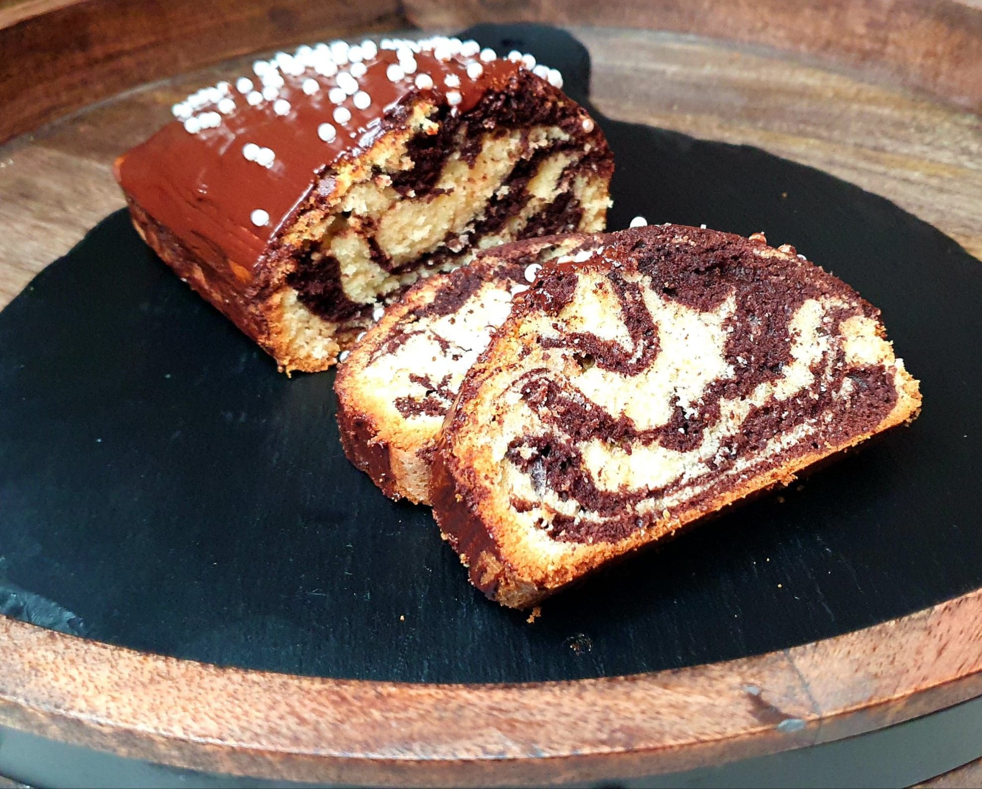 Babka marmurkowa z polewa czekoladowa