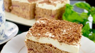Ciasto Wyborowy Kasztanek – wyborny biszkopt z kremem i bitą śmietaną