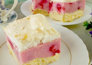Ciasto Ślicznotka z malinami i bezą – pyszne i efektowne