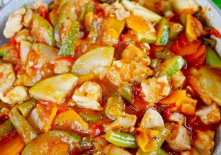 Toskański gulasz z kurczaka i warzyw – pyszne danie na obiad