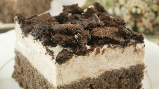 Ciasto Czarnuszek z oreo – prosty przepis na biszkopt z kremem