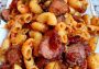 Makaron z kiełbasą, suszonymi pomidorami i mozzarellą