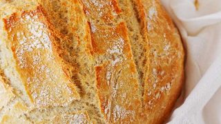 Chleb pszenny w garnku