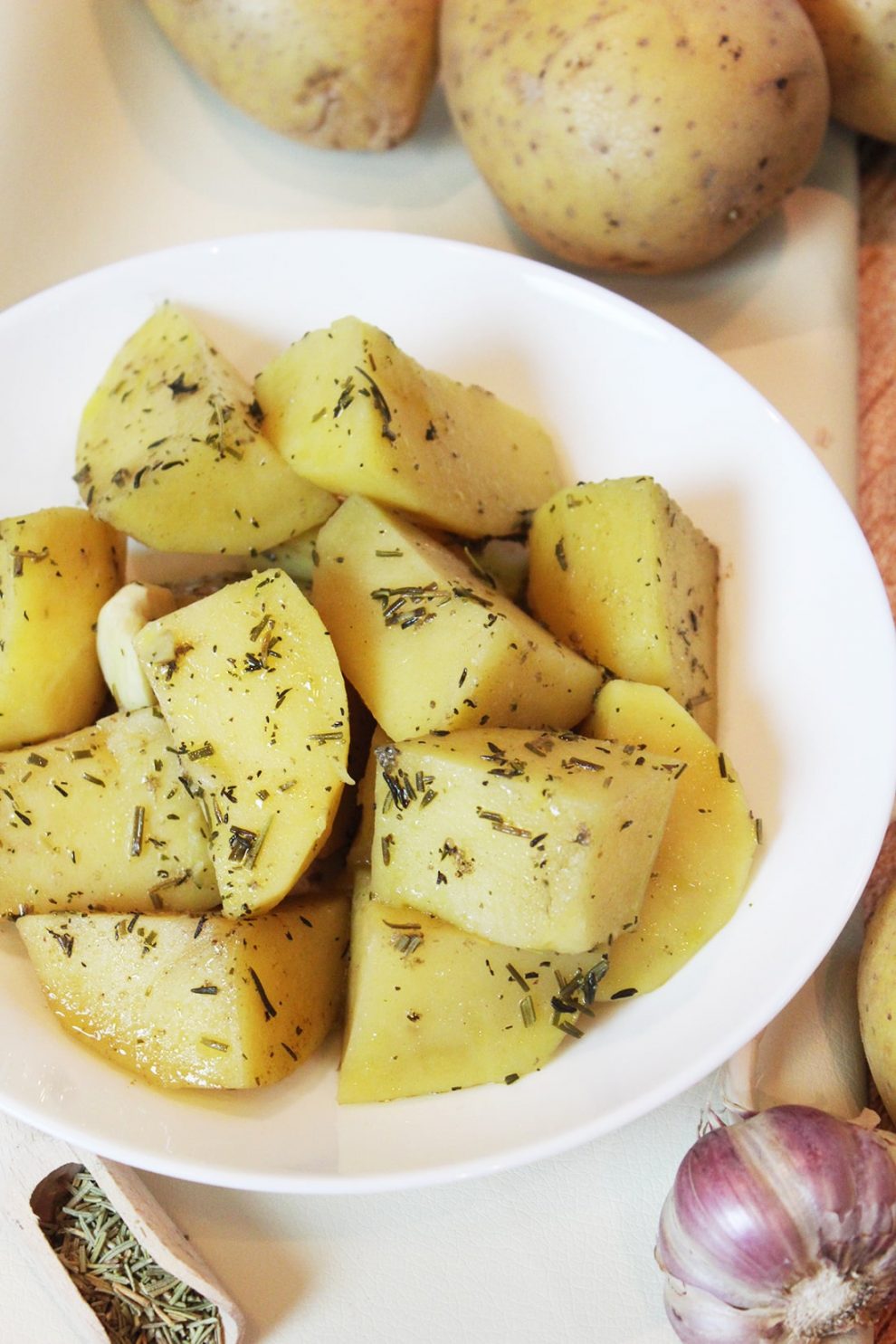 Ziemniaki Gotowane Z Masłem I Rozmarynem