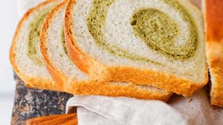 Drożdżowy chleb z matcha
