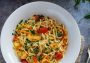 Makaron ramen z kurczakiem i warzywami