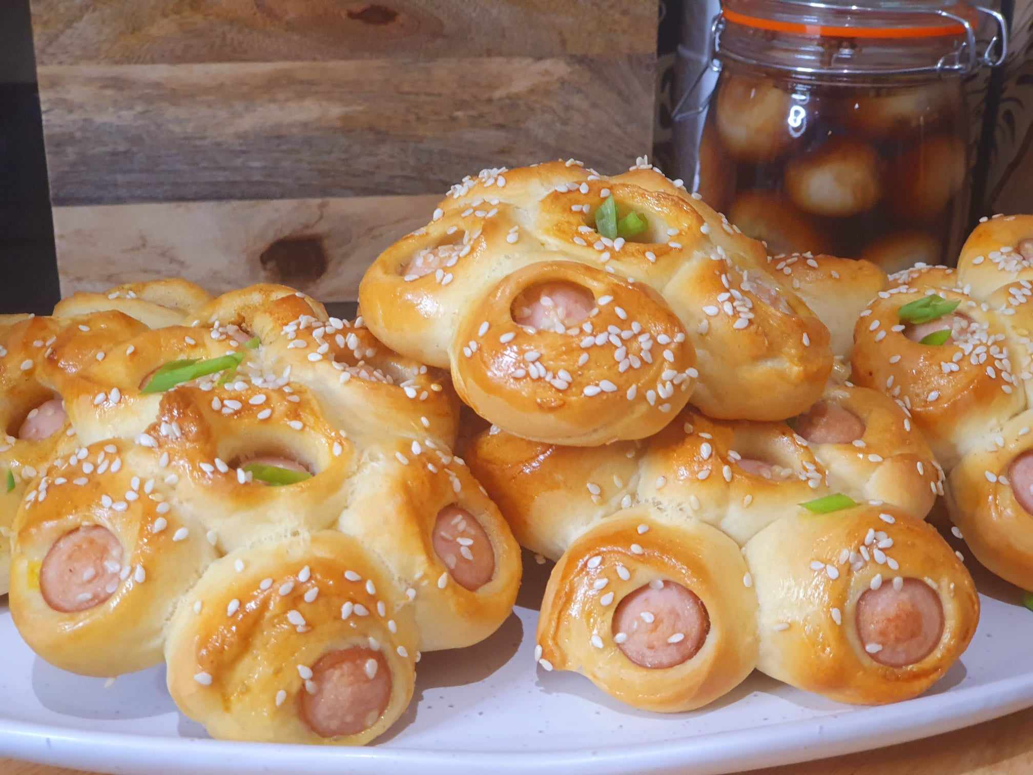 Bułeczki drożdżowe z parówkami