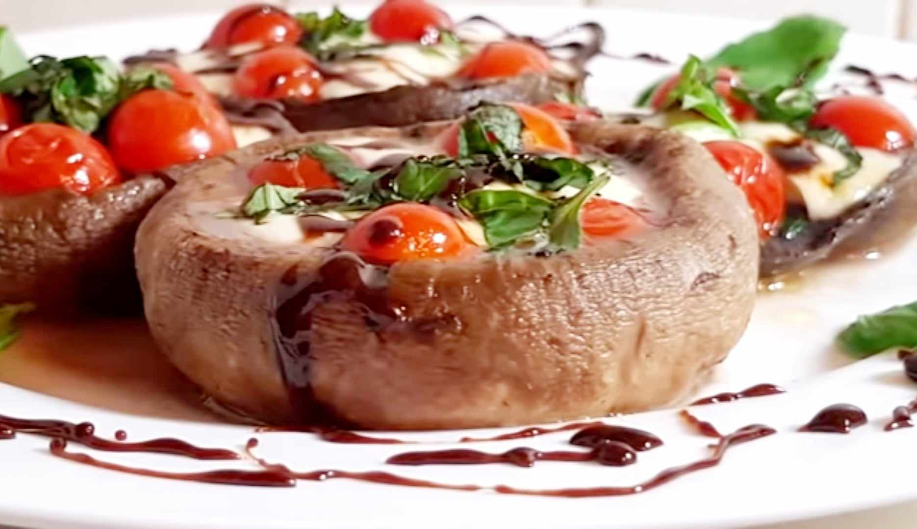 Faszerowane pieczarki w stylu Caprese