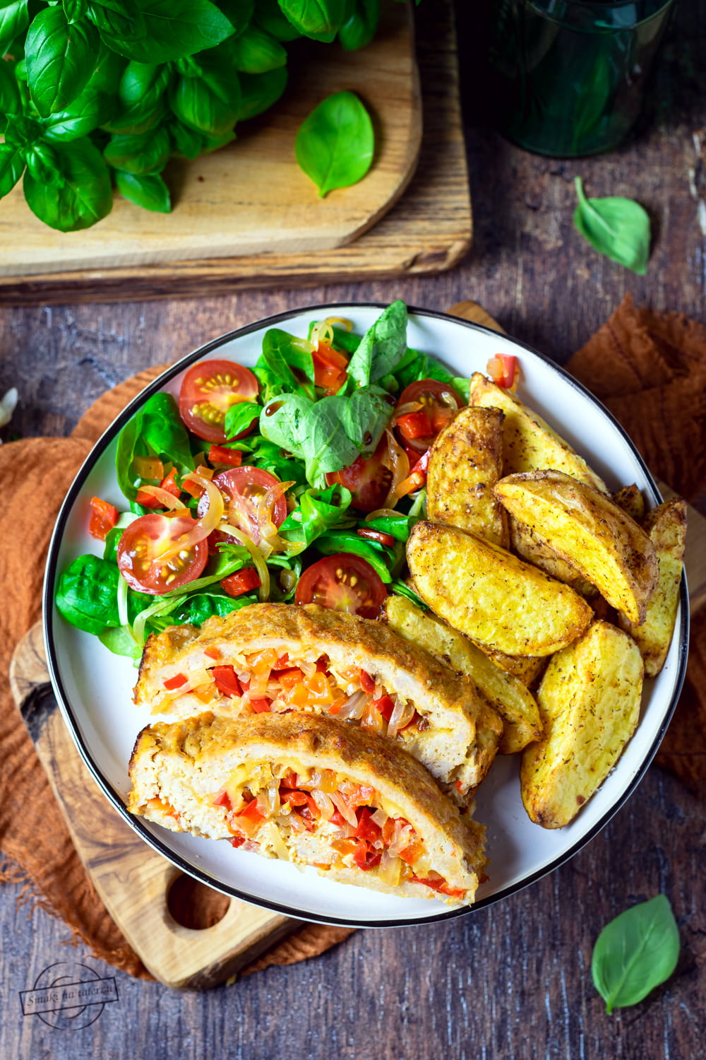 Pieczeń drobiowa z serem i papryką