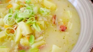 Zupa porowa z boczkiem – pyszna i błyskawiczna do zrobienia