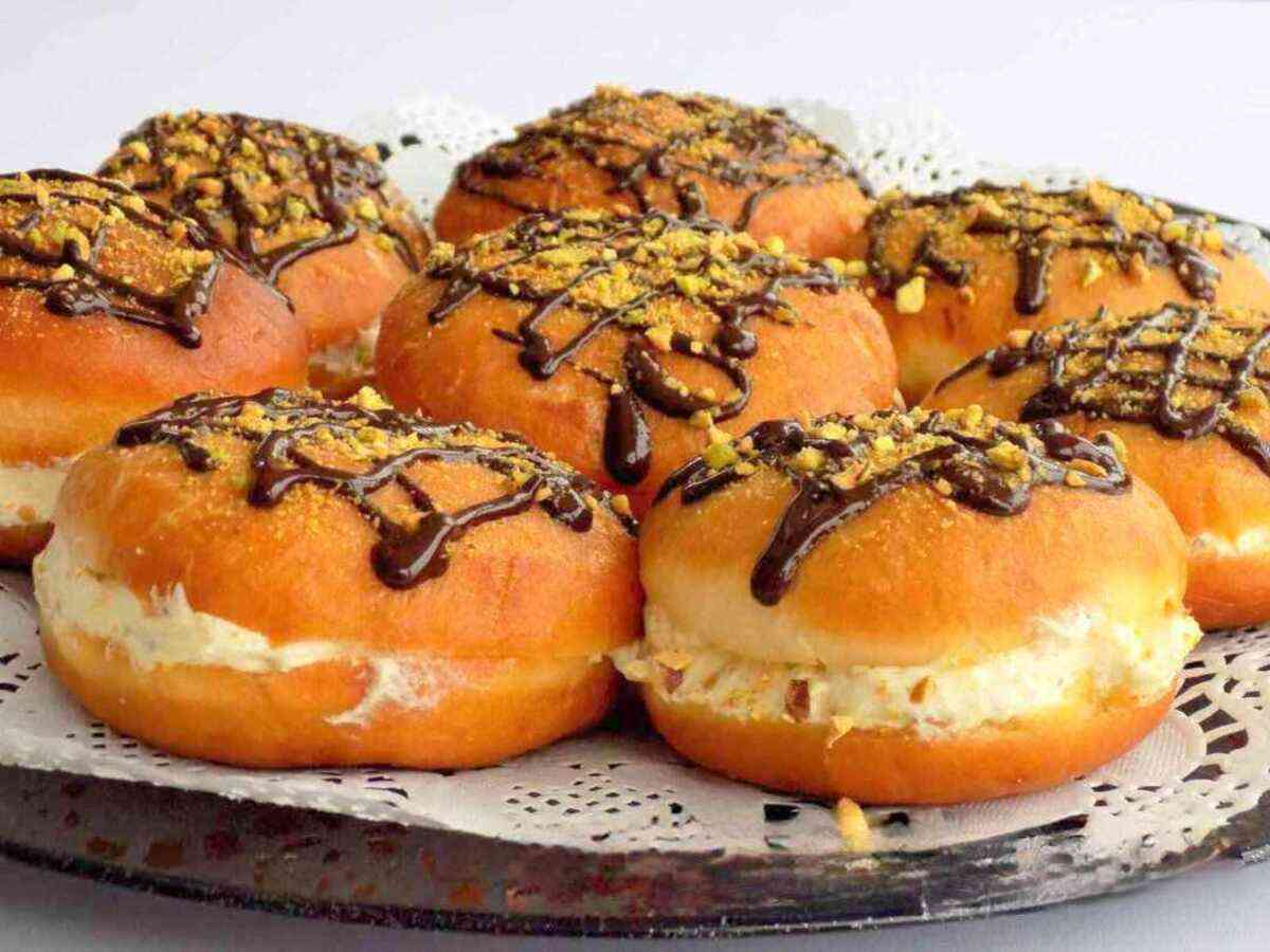 Pączki z kremem pistacjowym