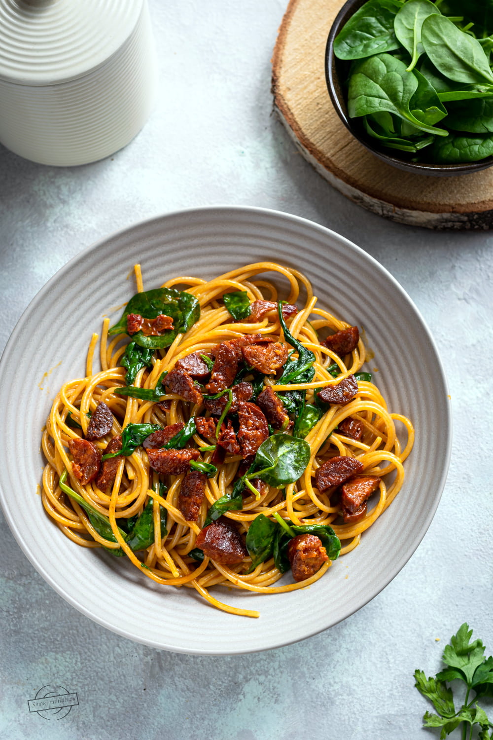 Makaron ze szpinakiem i chorizo