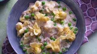 Tortellini z groszkiem i tuńczykiem