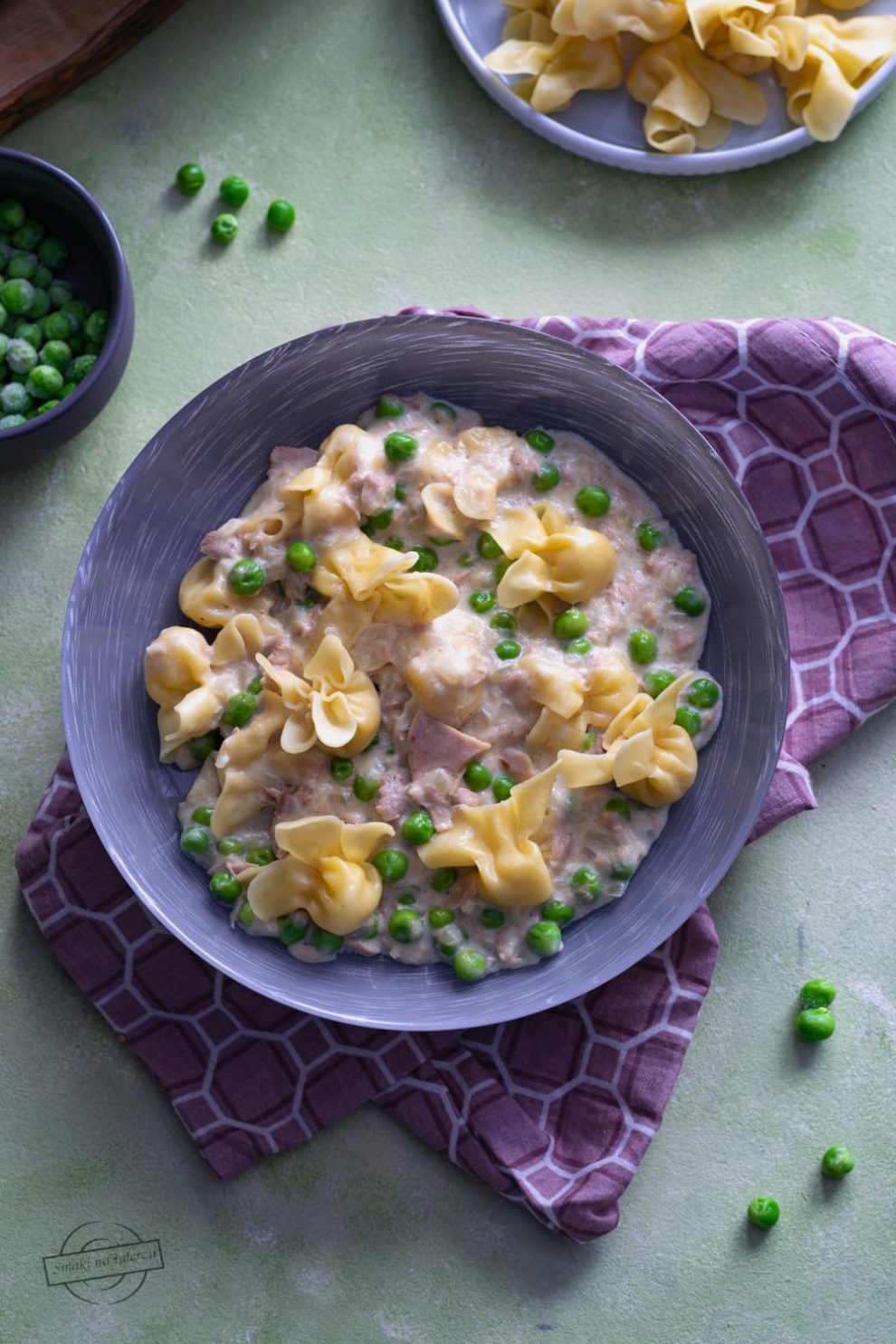 Tortellini z groszkiem i tuńczykiem