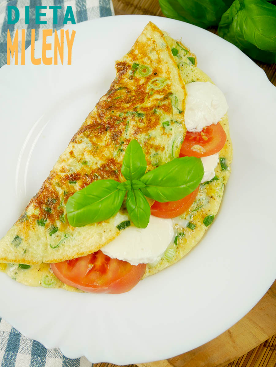 Omlet Caprese ze szczypiorem